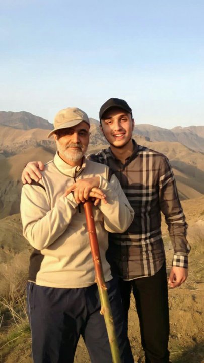 تصویر شهید مدافع حرم جهاد مغنیه به همراه شهید حاج قاسم سلیمانی